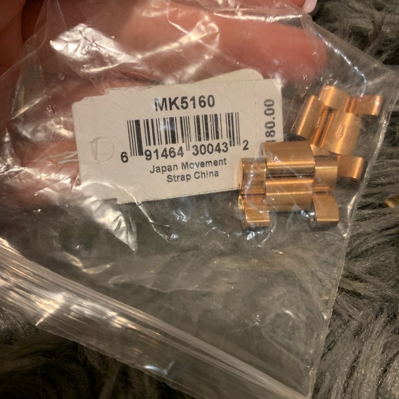 Michael Kors Women's MK5160 'Runaway' Gold Watch - Picture 4 of 4